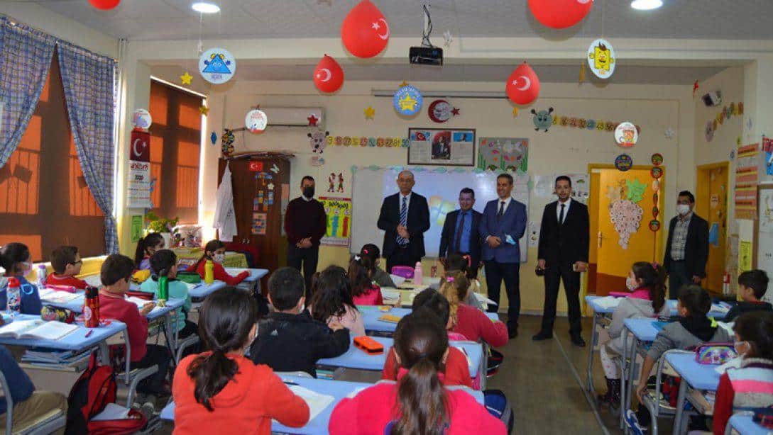 İlçe Milli Eğitim Müdürü Nazmi KENDİGELEN, Yalınayak İlkokulunu ziyaret etti