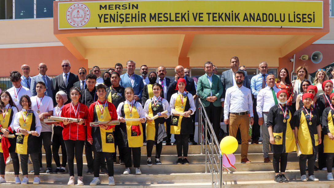 İlçe Milli Eğitim Müdürü Nazmi KENDİGELEN, Meslek Liseleri Yemek ve Tatlı Yarışması Ödül Törenine Katıldı