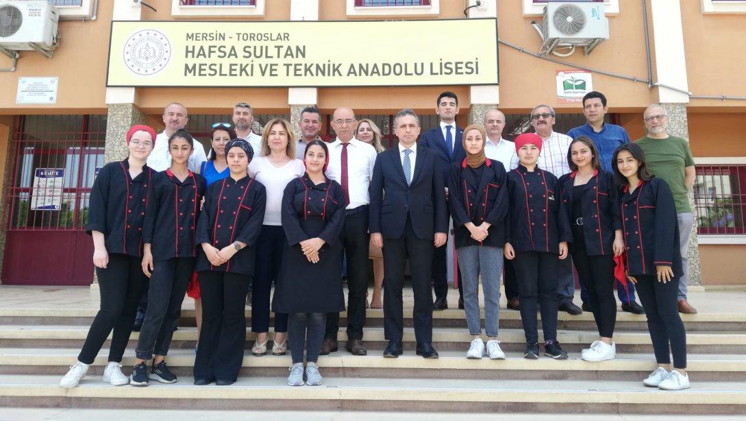 Toroslar Kaymakamı İbrahim ÇENET, Hafsa Sultan Mesleki ve Teknik Anadolu Lisesi'ni Ziyaret Etti