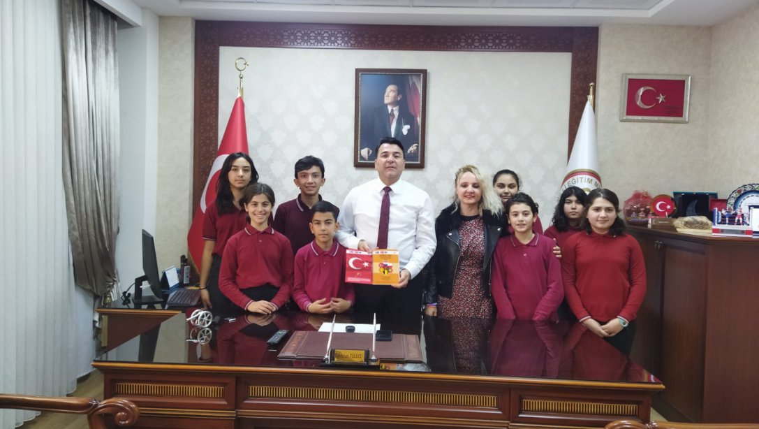 19 Mayıs Ortaokulu Öğrencileri İlçe Milli Eğitim Müdürü Sayın Oğuzhan TÜLÜCÜ'ye Erasmus+ DIGCULTURE Projesi Tanıtımı Yaptılar