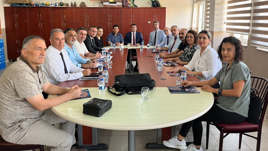 Anadolu İmam Hatip ve Meslek Liseleri Değerlendirme Toplantısı İlçe Milli Eğitim Müdürümüz Sayın Oğuzhan TÜLÜCÜ Başkanlığında Yapıldı