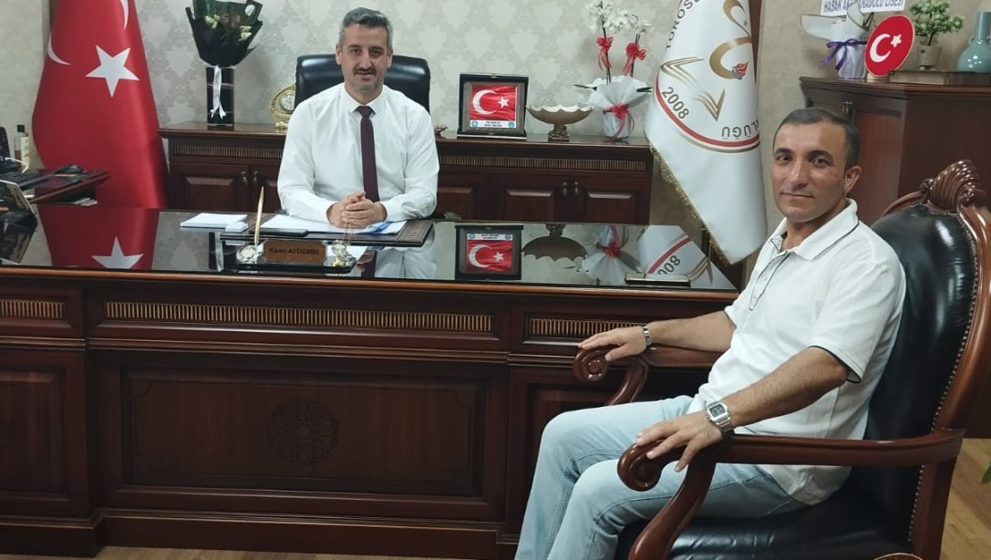 Toroslar İlçe Nüfus Müdürü Sayın İbrahim ÖZYURT, İlçe Milli Eğitim Müdürümüz Sayın Kaan AYDEMİR'e Hayırlı Olsun Ziyaretinde Bulundu