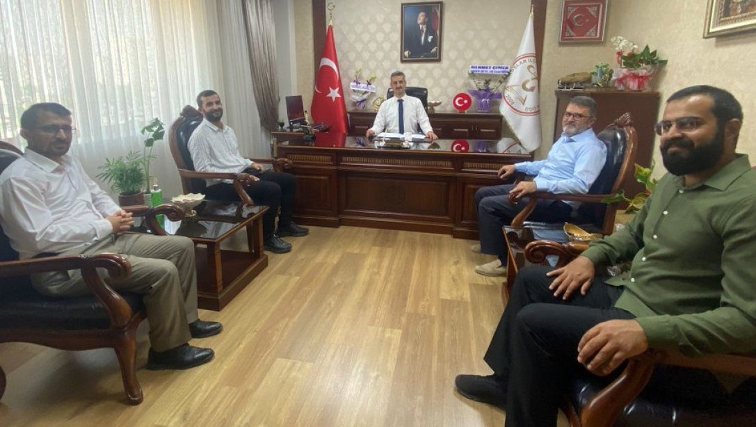 Toroslar İlçe Müftüsü Sayın Süleyman YAVUZ, Arslanköy Eğitim Gönüllüleri ve Okul Yöneticileri İlçe Milli Eğitim Müdürümüz Sayın Kaan AYDEMİR'i Ziyaret Ettiler